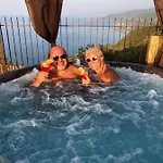 Bed and breakfast Roomantic & Piscina Idromassaggio 4*