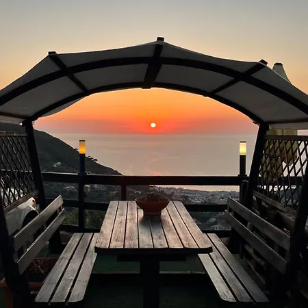 Nocleg ze śniadaniem Roomantic & Piscina Idromassaggio Cefalù