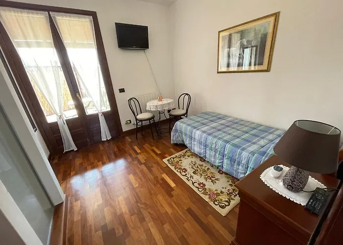 Roomantic & Piscina Idromassaggio Готель типу 