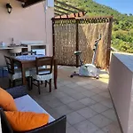 Roomantic & Piscina Idromassaggio ベッド・アンド・ブレックファスト チェファル