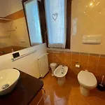 Roomantic & Piscina Idromassaggio 4* チェファル