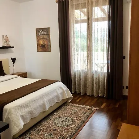 住宿加早餐酒店 Roomantic & Piscina Idromassaggio 4*