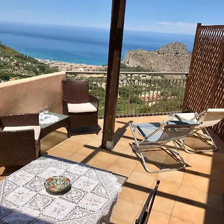 Nocleg ze śniadaniem Roomantic & Piscina Idromassaggio Cefalù