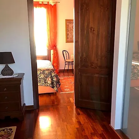 Roomantic & Piscina Idromassaggio לינה וארוחת בוקר