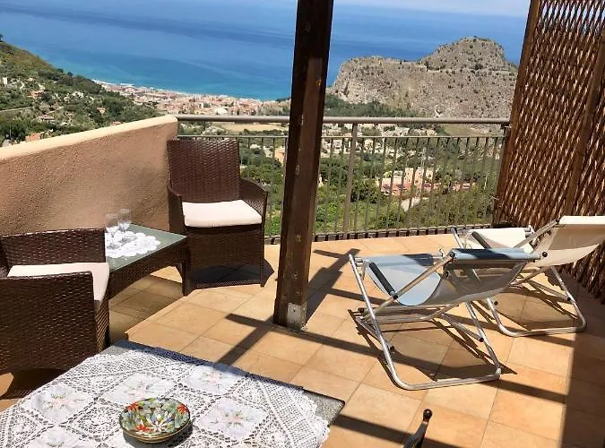 Oda ve Kahvaltı Roomantic & Piscina Idromassaggio Cefalù