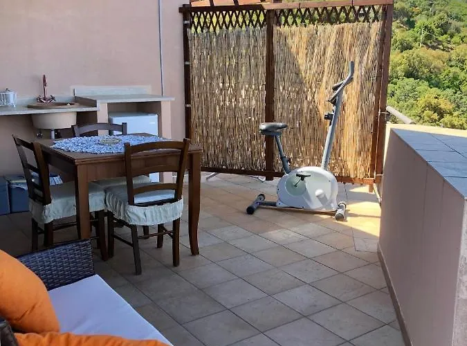 Roomantic & Piscina Idromassaggio Oda ve Kahvaltı Cefalù