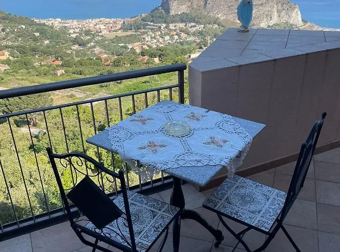 Roomantic & Piscina Idromassaggio Oda ve Kahvaltı Cefalù