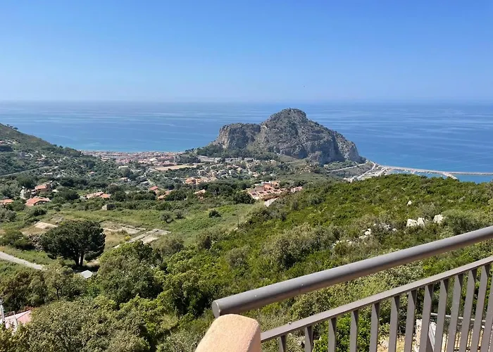 Roomantic & Piscina Idromassaggio Oda ve Kahvaltı Cefalù