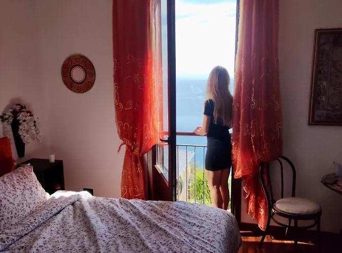 Roomantic & Piscina Idromassaggio Oda ve Kahvaltı Cefalù